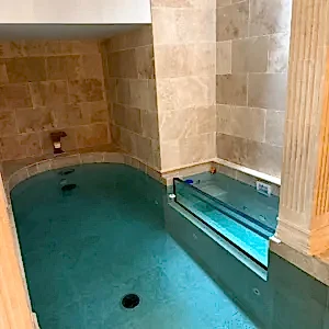 london swimming pool project done by luxpool 2